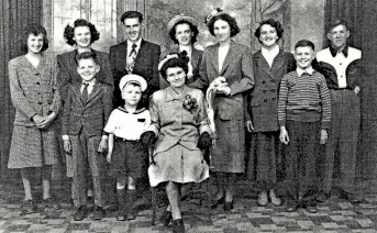 Anita Coulombe Gaulin et ses 10 enfants